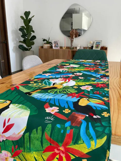 Camino de mesa Tucanes