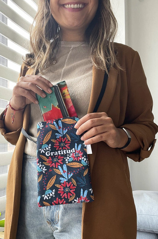 Portagafas/ Portacelular Love