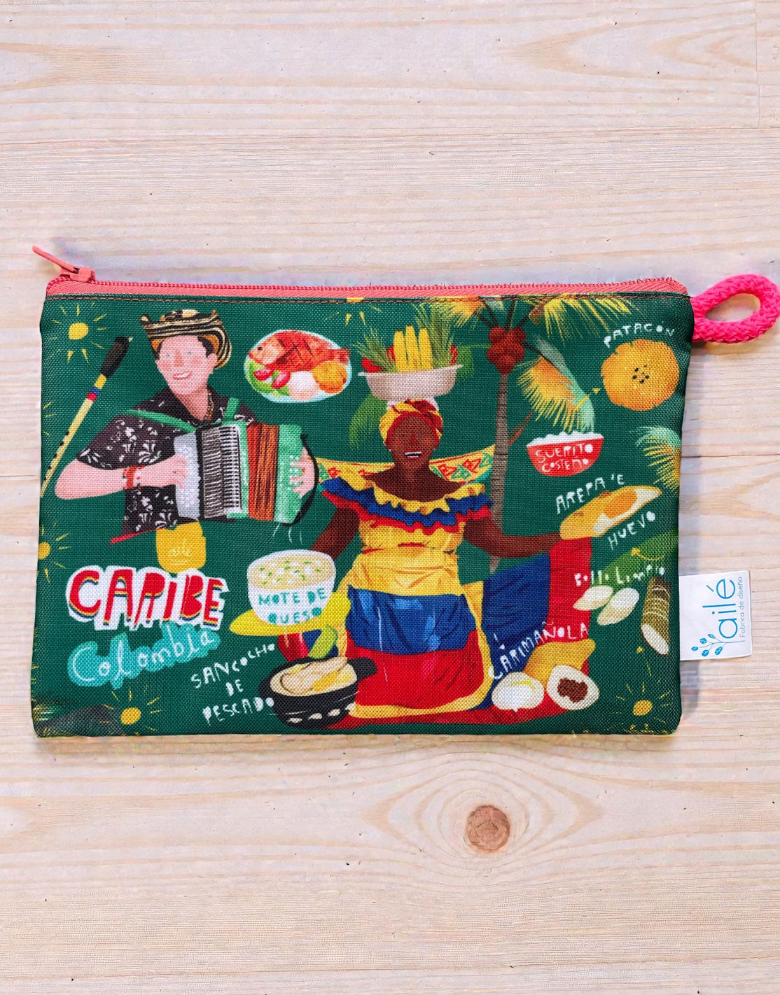Neceser con ilustración de la cultura Caribe de Colombia — palenquera, vallenato, Egidio cuadrado, gaita, mote de queso  y comida típica costeña, hecho en Colombia, souvenir Colombiano. Ailé