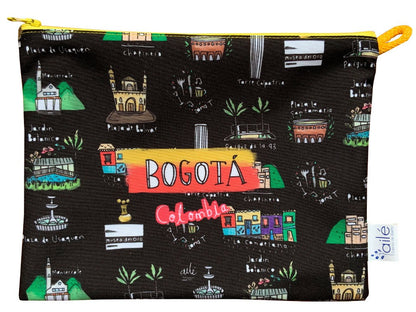 Neceser impermable "Linda Bogotá" con ilustración urbana colombiana, museo del oro, chapinero, barrio la candelaria, monserrate y parque de la 93 — souvenir colombiano, regalo bogotano, rolo e ilustrado, recuerdo de viaje original, regalo práctico. Ailé