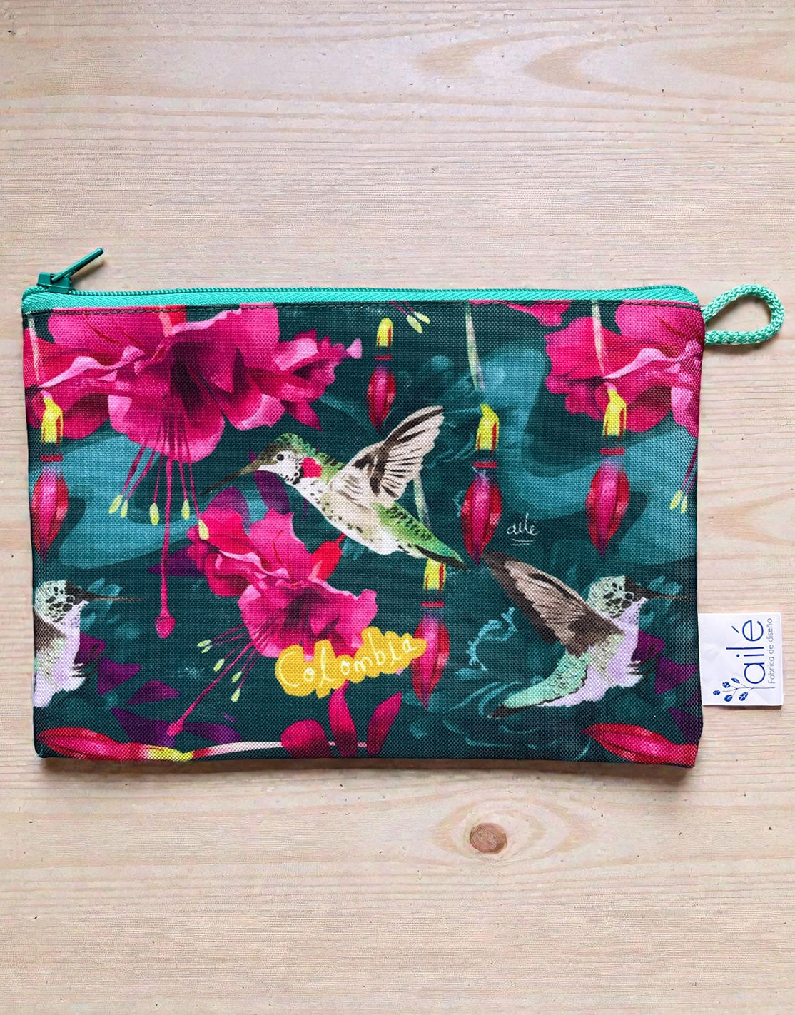 Cosmetiquera con diseño de colibrí de Colombia ilustrados, gratitud, amor, alegría — recuerdo de viaje, hecho en Colombia, regalo para extranjeros, souvenir colibríes colombianos. Ailé