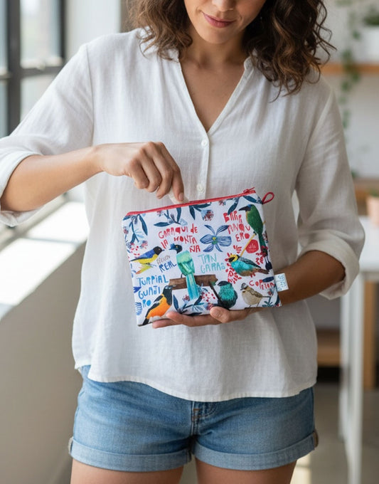 Cartuchera con ilustración de aves colombianas — regalo para extranjeros hecho en Colombia, Ailé