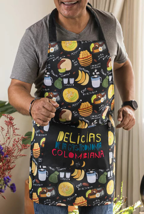 Delantal con las delicias más queridas de la gastronomía colombiana en fondo negro — bandeja paisa, guarito, café y arepa — regalo original, regalo gastronomía colombiana, platos típicos ilustrados, comida típica de Colombia ilustrada, regalo de cocina colombiano, delantal ilustrado pechera, regalo original para amantes de la cocina y naturaleza, colombianos en el exterior y turistas. Ailé