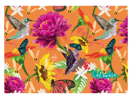 Set de individuales, ilustrado fondo naranja vibrante con polinizadores colombianos — mariposa monarca, colibrí, abejas, murciélago, flores grandes fucsia y girasoles amarillos, regalo colombiano para el hogar, individual ecológico colombiano, detalle colombiano para la mesa, individuales de mesa colombianos, individual tela reciclada Colombia, individuales ilustrados Colombia, individual sostenible con diseño colombiano, individual hecho con botellas recicladas Colombia.aile