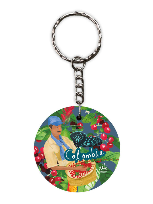 Llavero souvenir ilustrado con tradición cafetera de Colombia  — campesino y cosecha de café, Eje Cafetero Colombia, souvenir Eje Cafetero, regalo del eje cafetero, cultura cafetera llavero de madera Colombia, detalle empresarial llavero colombiano, llavero Colombia regalo viajero madera original, Colombian wooden keychain souvenir, llavero souvenir Colombia, regalo original llavero Colombia madera. Ailé