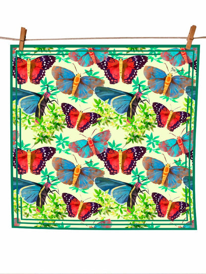 Pañoleta pequeña diseño mariposa monarca colombiana ilustrada — Colombia país de mayor diversidad de mariposas, souvenir colombiano, regalo para extranjeros, regalo mariposas colombianas, mariposas de Colombia, mariposa monarca colombiana, regalo Día de la Madre pañoleta Colombia, pañoleta grande ilustrada Colombia , pañoleta regalo mujer Colombia, pañoleta regalo Amor y Amistad Colombia, pañoleta cabello Colombia, pañoletas cuadradas grandes para hacer top souvenir Colombia pañoleta turista. Ailé