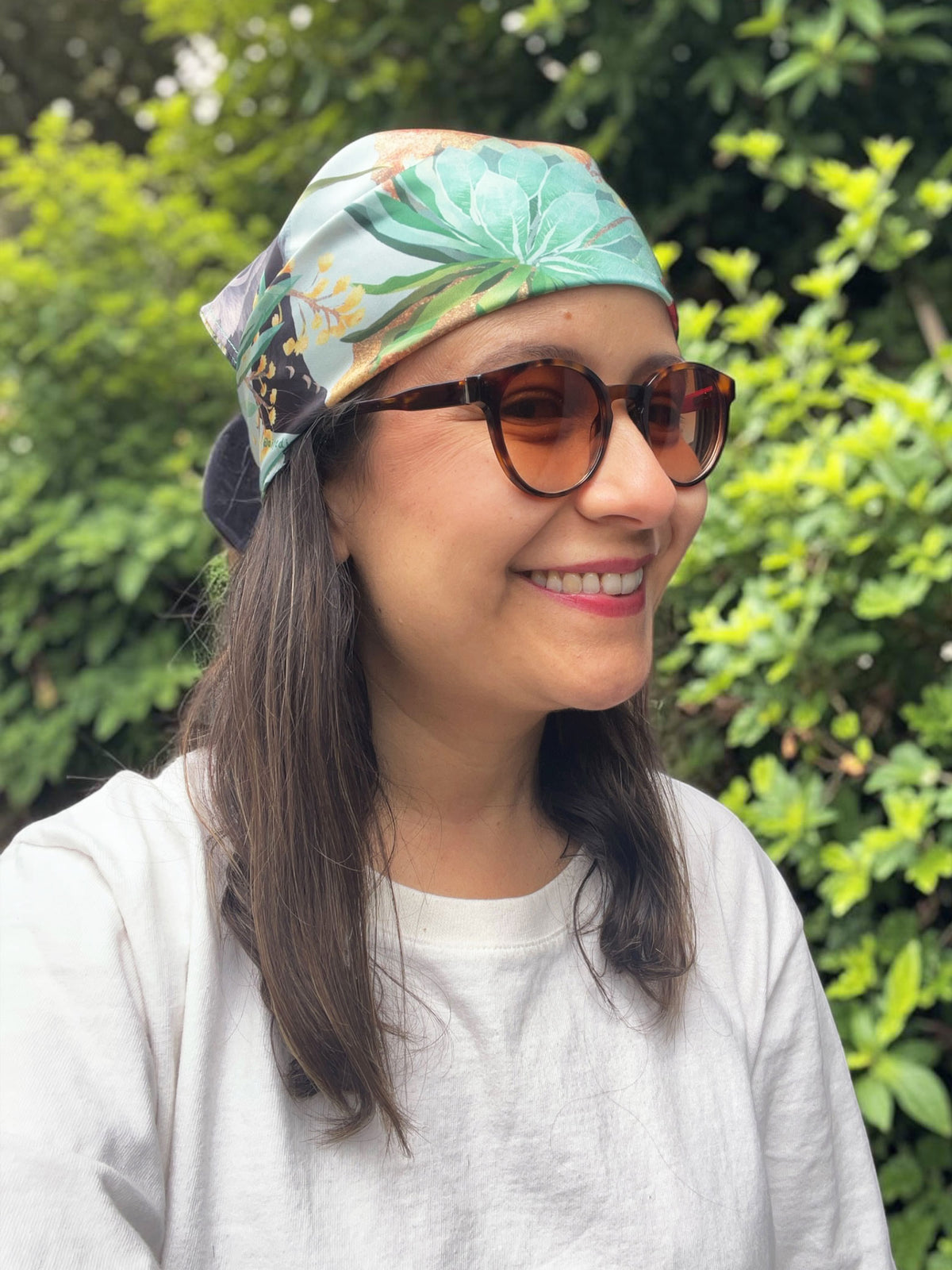 accesorio cabello pañoleta tropical, 
turbante pañoleta Colombia, pañoleta bandana cabeza colombiana, pañoleta hojas verdes tropicales cabeza, pañoleta estampado botánico pelo, accesorio cabeza tonos verde y dorado, pañoleta elegante para el cabello, accesorio moda regalo mujer verano, pañoleta souvenir versátil Colombia, pañoleta diseño tropical comprar online, accesorios colombianos cabello moda, Colombian floral head scarf, tropical print hair scarf Colombia, Colombian wildlife headscarf.


