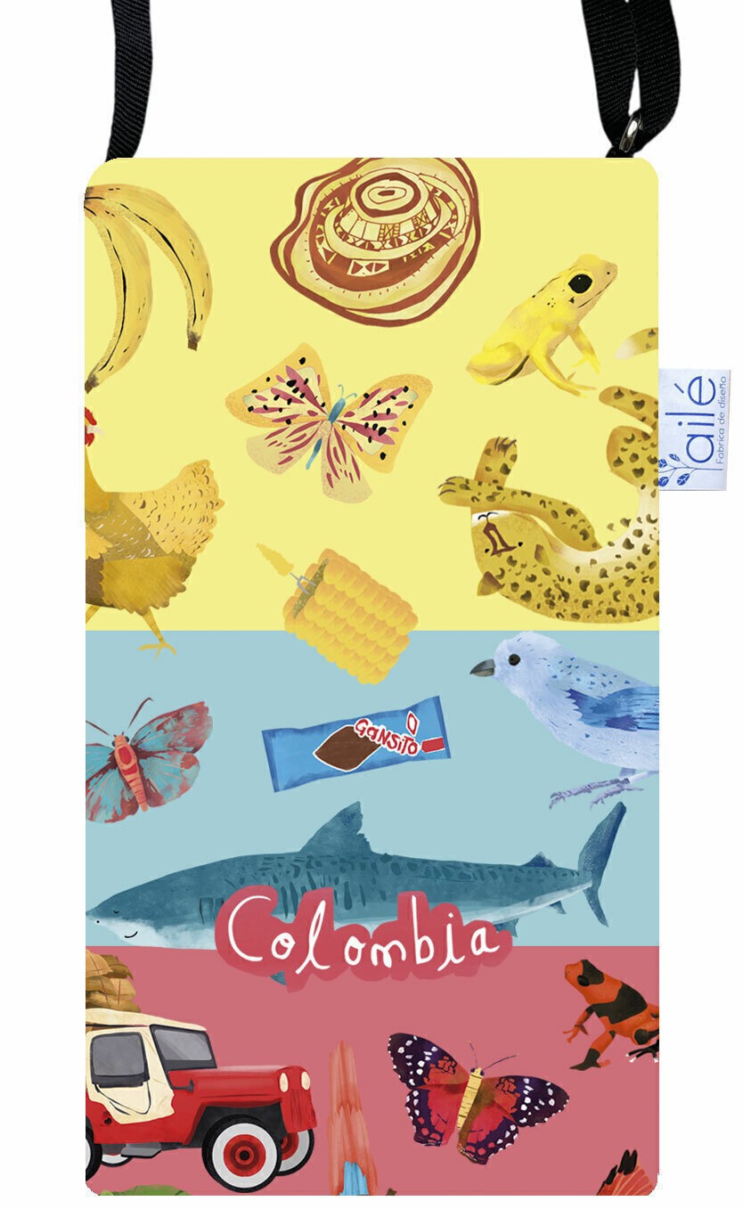 Portagafas/ portacelular impermeable, ilustrado con símbolos de Colombia en tres franjas — fauna, chiva, yipao, sombrero vueltiao y mar, portagafas con diseño original, porta celular ecológico ilustrado Colombia, regalo ecológico Día de la Madre colombiano, accesorio biodiversidad colombiana, portagafas diseño naturaleza Colombia, detalle original Amor y Amistad Colombia, accesorio biodiversidad colombiana, sustainable Colombian accessories, portagafas diseño naturaleza Colombia.Aile