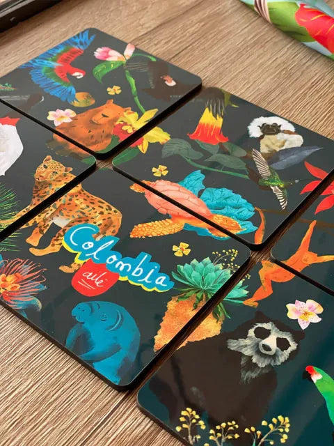 Set de 6 portavasos, ilustrado con fauna endémica de Colombia – animales de Colombia, biodiversidad, naturaleza — delfín rosado, tortuga carey, chiguiro, guacamaya roja y garzón soldado — regalo de fauna colombiana, souvenir colombiano, regalo sostenible, fauna endémica Colombia, animales de Colombia ilustrados, guacamaya colombiana,portavasos ilustrados colombia, portavasos diseño colombiano, portavasos colombianos, decoración hogar, set de portavasos colombianos, portavasos de resina.aile