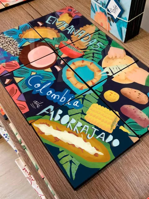 Portavasos con diseño, con los platos más sabrosos de Colombia ilustrados, ajiaco colombiano, ajiaco bogotano souvenir, empanadas colombianas ilustradas, obleas colombianas regalo, aborrajado Colombia, gastronomía valluna, arepas colombianas souvenir, ajiaco y platos típicos colombianos,  colección gastronomía, portavasos ilustrados colombia, portavasos diseño colombiano, portavasos colombianos, decoración hogar, set de portavasos colombianos, portavasos de resina, set portavasos con madera.aile