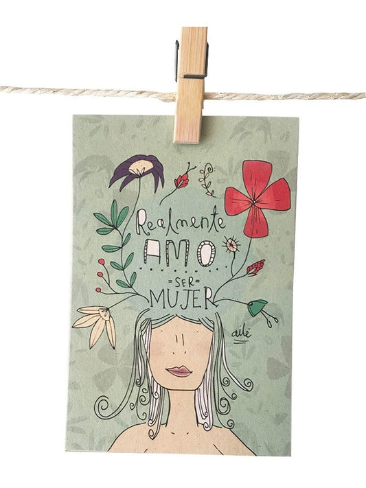 Detalle de ilustración mujer mensaje resiliencia mujer colombiana, regalo femenino original, regalo empoderador mujer colombiana, accesorios mujer colombiana ilustrados, postal para enviar Colombia, sustainable paper postcard Colombia, tarjeta postal recuerdo Colombia, postal coleccionable colombiana, Colombian souvenir postcard, tarjetas postales colombianas online, postal souvenir Colombia fauna, postales souvenir hechas en Colombia. Ailé