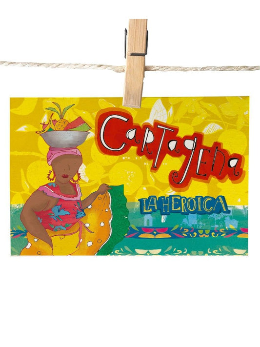 Detalle de ilustración palenquera, Cartagena La Heroica, cultura palenquera colombia, postal palenquera Cartagena, postal papel reciclado cultura Caribe, cultura afrocaribeña colombiana arte, ilustración vendedora de frutas Cartagena, Cartagena palenquera postcard, postal para enviar Colombia, sustainable paper postcard Colombia, tarjeta postal recuerdo Colombia, postal coleccionable colombiana, Colombian souvenir postcard, tarjetas postales colombianas online, postales souvenir hechas en Colombia. Ailé