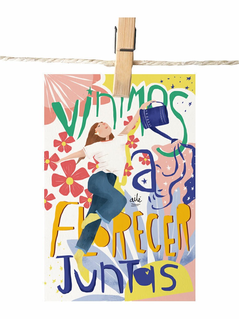 Detalle de ilustración femenino empoderador con flores tropicales y mujer colombiana, regalo mujer empoderada colombiana, souvenir mujer Colombia empoderador, postal para enviar Colombia, sustainable paper postcard Colombia, tarjeta postal recuerdo Colombia, postal coleccionable colombiana, Colombian souvenir postcard, tarjetas postales colombianas online, postal souvenir Colombia fauna, postales souvenir hechas en Colombia. Ailé