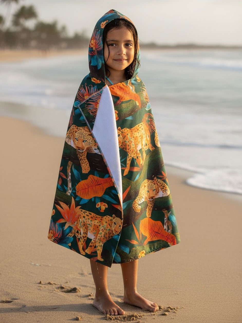 Niña/Niño con toalla infantil souvenir de fauna silvestre Colombia,  regalo jaguar colombiano., regalo colombiano fauna silvestre, salidas de baño infantiles impermeables colombiano, regalo vacaciones niños Colombia toalla, toalla infantil regalo Colombia verano, toalla regalo original niños Colombia, toalla de piscina para niños colombia. Ailé